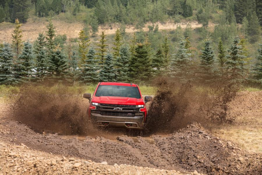  Chevrolet Silverado LT Z71 Trail Boss Crew Cab 2018 года  (фото 15 из 20)